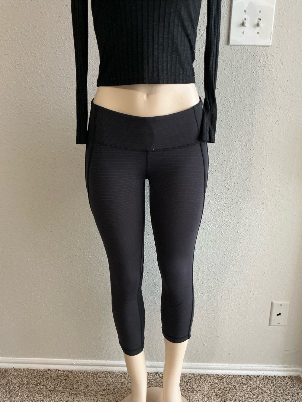 lululemon athletica Black Cropped High-Rise Capris